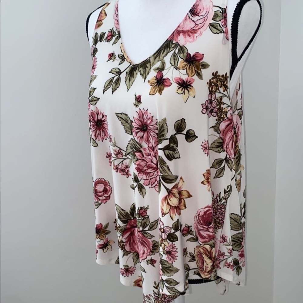 Asymmetrical flower top